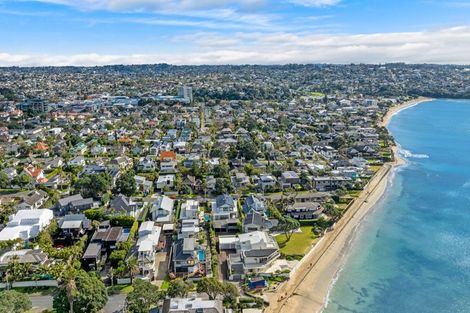 Photo of property in 22 Tiri Road, Milford, Auckland, 0620