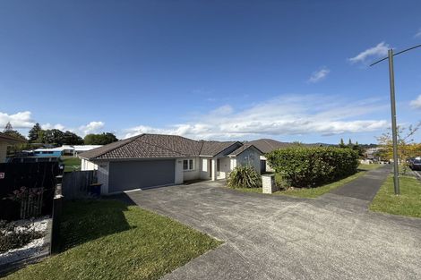 Photo of property in 10 Jezero Drive, Massey, Auckland, 0614