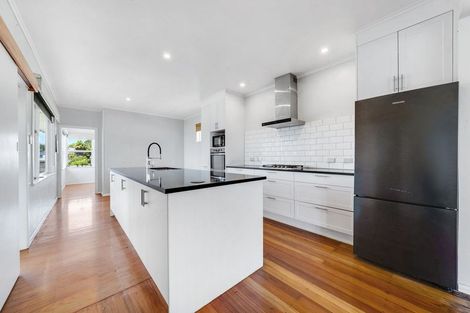 Photo of property in 11 Eastglen Road, Glen Eden, Auckland, 0602