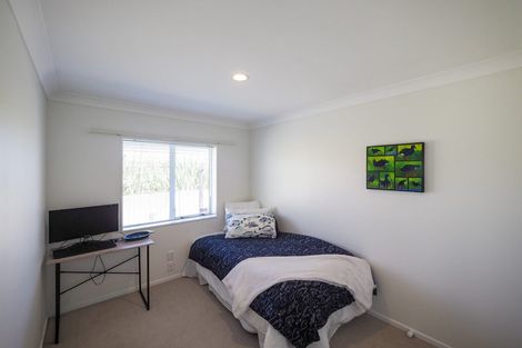 Photo of property in 17 Crown Hill, Paraparaumu, 5032