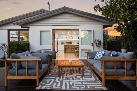 Photo of property in 21 Woodstock Place, Russley, Christchurch, 8042
