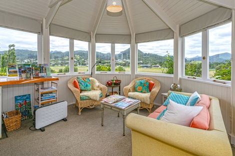 Photo of property in Cotswold Cottage B & B, 46 Maramarahi Road, Thames, 3578