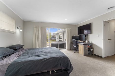 Photo of property in 36 Guildford Drive, Paraparaumu, 5032