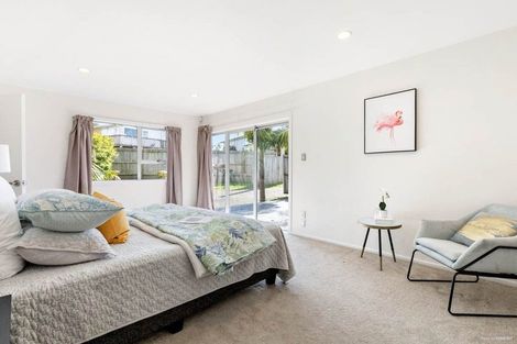 Photo of property in 158 Carlisle Road, Northcross, Auckland, 0632