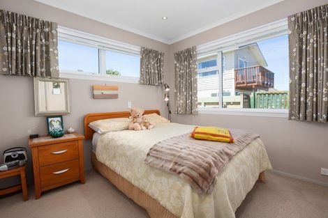 Photo of property in 16 Mana View Road, Paremata, Porirua, 5026