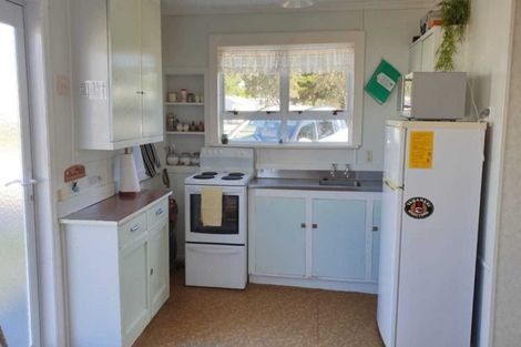 Photo of property in 11 Second Avenue, Urenui, 4377
