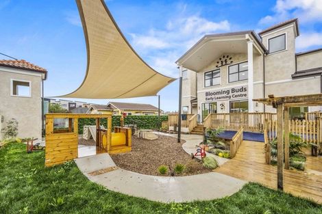 Photo of property in 3145 Great North Road, New Lynn, Auckland, 0600