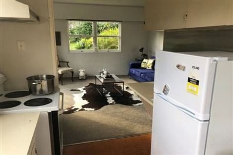 Photo of property in 12 Garmons Way, Castor Bay, Auckland, 0620