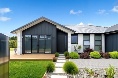 Photo of property in 7 Kiokio Place, Swanson, Auckland, 0614