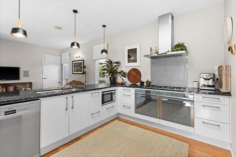 Photo of property in 18a Cambridge Terrace, Taradale, Napier, 4112