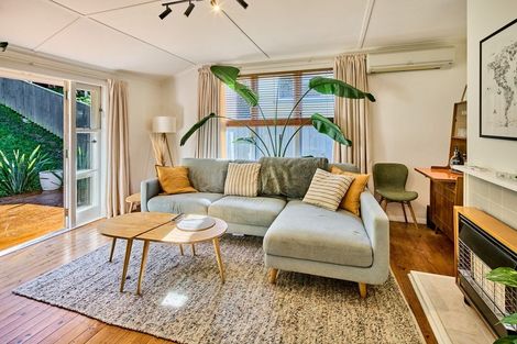 Photo of property in 15 Greer Crescent, Tawa, Wellington, 5028