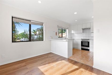 Photo of property in 27 Mt Lebanon Crescent, The Gardens, Auckland, 2105
