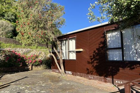 Photo of property in 16 Arahanga Grove, Maupuia, Wellington, 6022