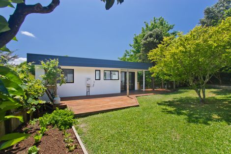 Photo of property in 2 Onedin Place, Titirangi, Auckland, 0604