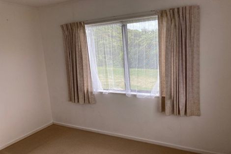 Photo of property in 26 Fernhaven Grove, Newlands, Wellington, 6037