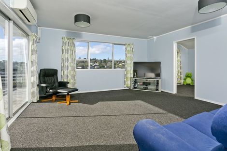 Photo of property in 62 Kia Ora Road, Beach Haven, Auckland, 0626