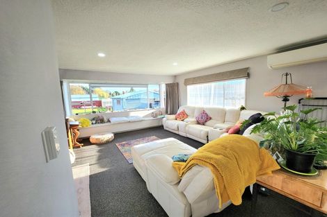 Photo of property in 74 Awamoa Road, Holmes Hill, Oamaru, 9401