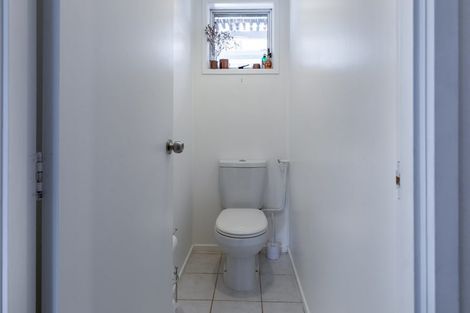 Photo of property in 52 Staincross Street, Green Bay, Auckland, 0604
