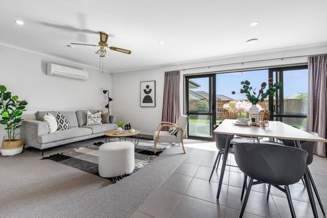 Photo of property in 15 Waltham Place, Rototuna North, Hamilton, 3210