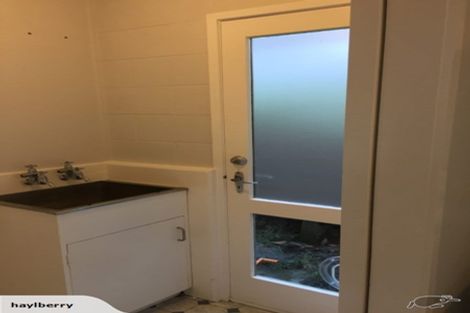 Photo of property in 2/12 Ayton Drive, Totara Vale, Auckland, 0629