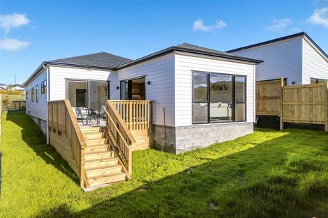 Photo of property in 38 Whakairo Crescent, Gulf Harbour, 0930