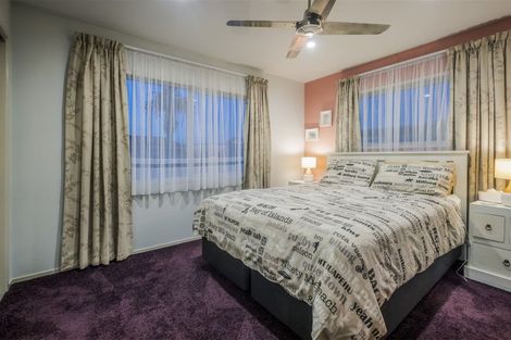 Photo of property in 3 Karaka Road, Kawakawa Bay, Papakura, 2585