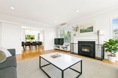 Photo of property in 4 Kororo Street, Northcote, Auckland, 0627