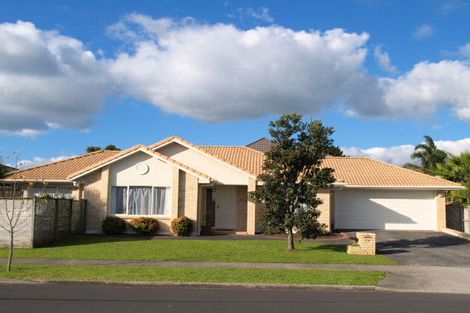 Photo of property in 74 Bob Charles Drive, Golflands, Auckland, 2013