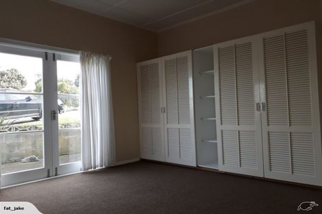 Photo of property in 16 Milne Terrace, Island Bay, Wellington, 6023