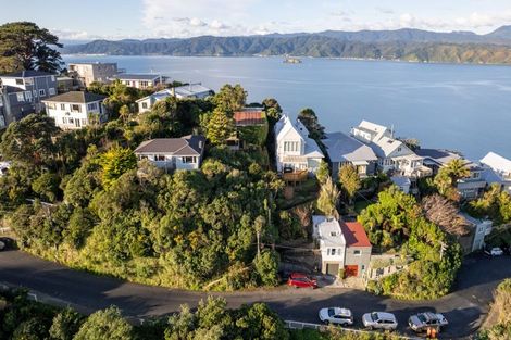 Photo of property in 174 Nevay Road, Karaka Bays, Wellington, 6022