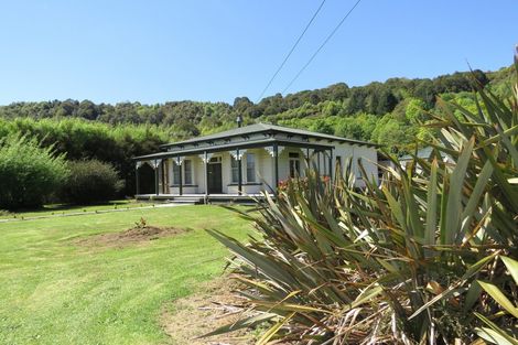 Photo of property in 2c&d Dunn Street, Reefton, 7830