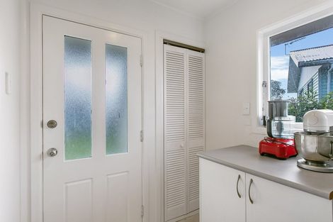 Photo of property in 11 Hereford Street, Te Atatu Peninsula, Auckland, 0610