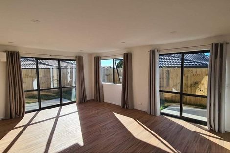 Photo of property in 15 Otaimako Place, Mangere, Auckland, 2022