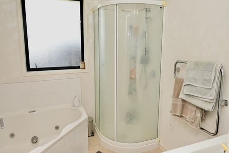 Photo of property in 60 Geneva Terrace, Kelvin Grove, Palmerston North, 4414