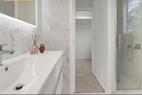 Photo of property in 21 Golf Road, New Lynn, Auckland, 0600