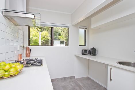 Photo of property in 2 Onedin Place, Titirangi, Auckland, 0604