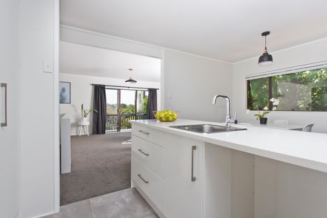 Photo of property in 2 Onedin Place, Titirangi, Auckland, 0604