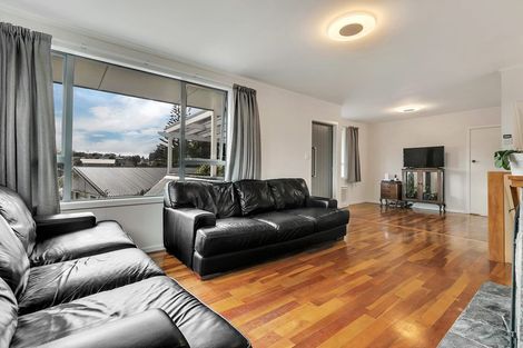 Photo of property in 11 James Street, Glenfield, Auckland, 0629