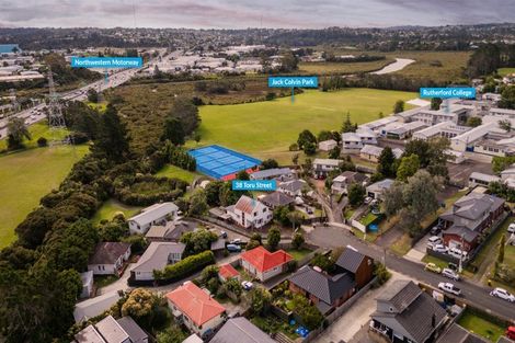 Photo of property in 38 Toru Street, Te Atatu Peninsula, Auckland, 0610