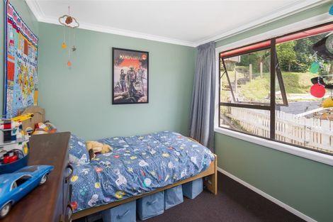 Photo of property in 102 Ruskin Road, Newlands, Wellington, 6037
