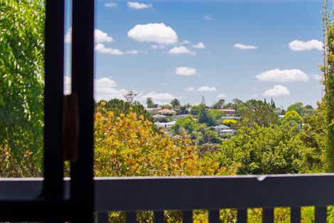 Photo of property in 2 Onedin Place, Titirangi, Auckland, 0604