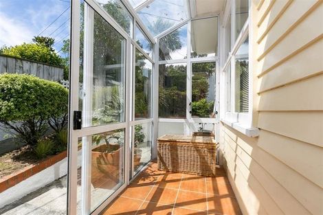 Photo of property in 18 Putnam Street, Northland, Wellington, 6012