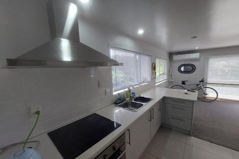 Photo of property in 14 Barnfield Place, Glendene, Auckland, 0602