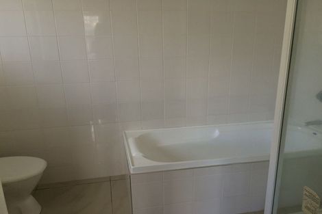 Photo of property in 16 Kauri Glen Road, Northcote, Auckland, 0627