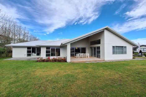 Photo of property in 11 Munro Oak Lane, Clevedon, 2582