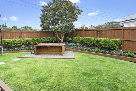 Photo of property in 18 Atkinson Road, Titirangi, Auckland, 0604