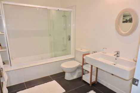 Photo of property in 30 Tiketike Way, Brooklyn, Wellington, 6021