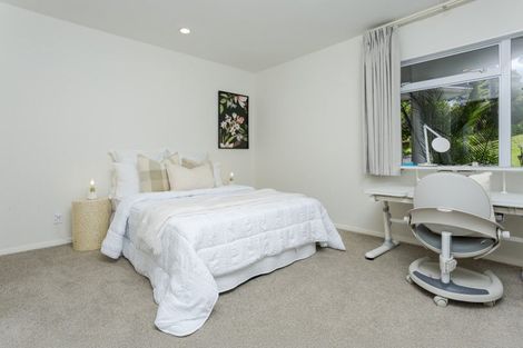 Photo of property in 30 Bernard Magnus Lane, Greenhithe, Auckland, 0632