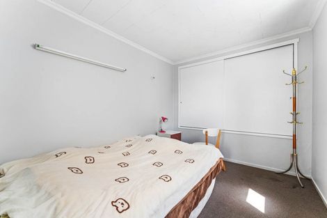 Photo of property in 37 Queen Mary Avenue, New Lynn, Auckland, 0600