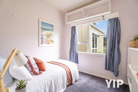 Photo of property in 10 Miles Crescent, Newlands, Wellington, 6037